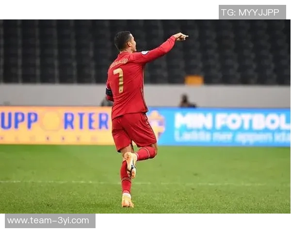 黄政宇凌空破门激情滑跪庆祝迎来泰山生涯第二球精彩瞬间 黄政宇凌空破门激情滑跪庆祝迎来泰山生涯第二球精彩瞬间