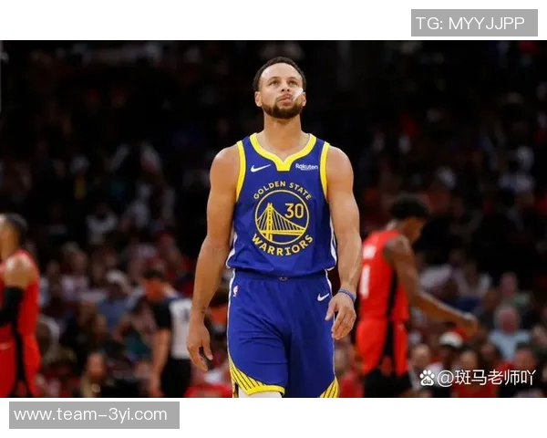 库里表现起伏不定末节失误致球队失利27分6板4助难掩遗憾 库里表现起伏不定末节失误致球队失利27分6板4助难掩遗憾