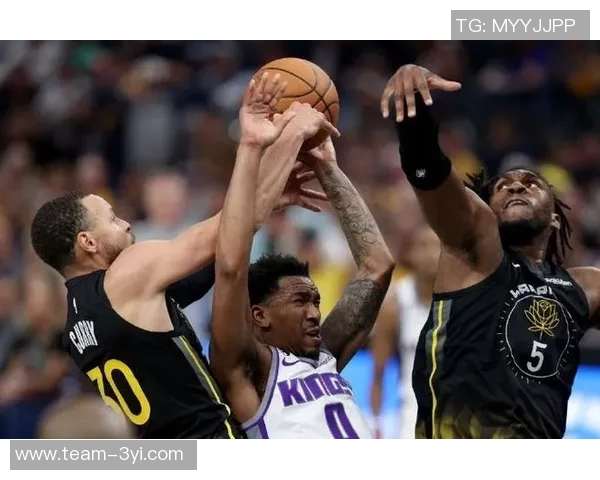 卢尼半场表现出色高效6中4贡献8分3篮板2助攻依然是卢姥爷