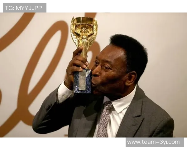 普斯卡什逝世19周年皇马官网致敬队史传奇射手