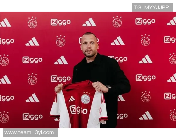 阿贾克斯总监支持海廷加称执教初期成绩并非唯一标准